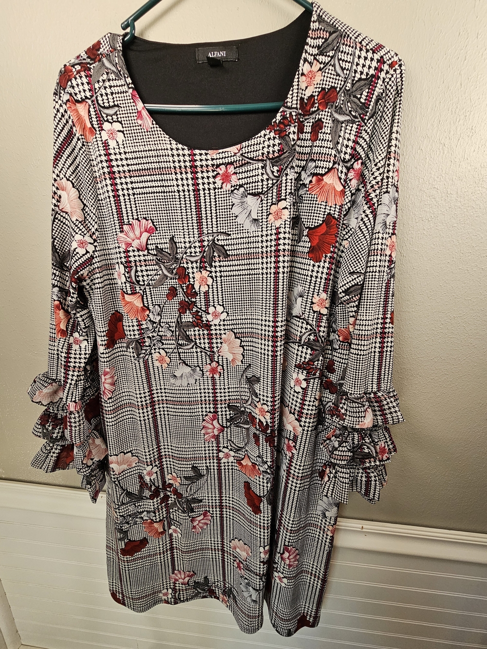 Alfani Women's Black & Pink Floral Plaid Ruffle-Sleeve Dress